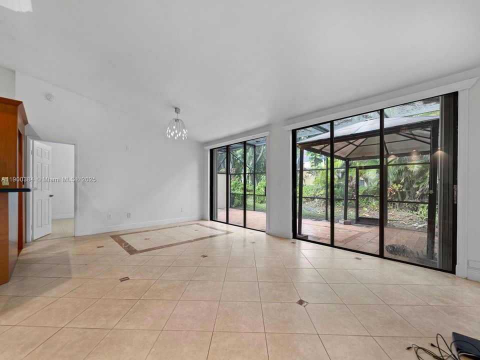 Recently Rented: $3,900 (4 beds, 2 baths, 1524 Square Feet)