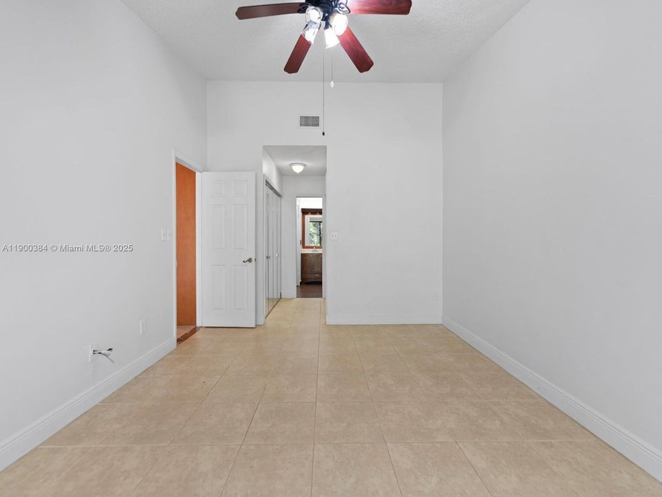 Recently Rented: $3,900 (4 beds, 2 baths, 1524 Square Feet)