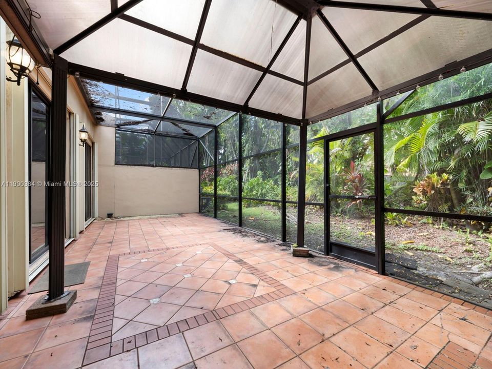 Recently Rented: $3,900 (4 beds, 2 baths, 1524 Square Feet)