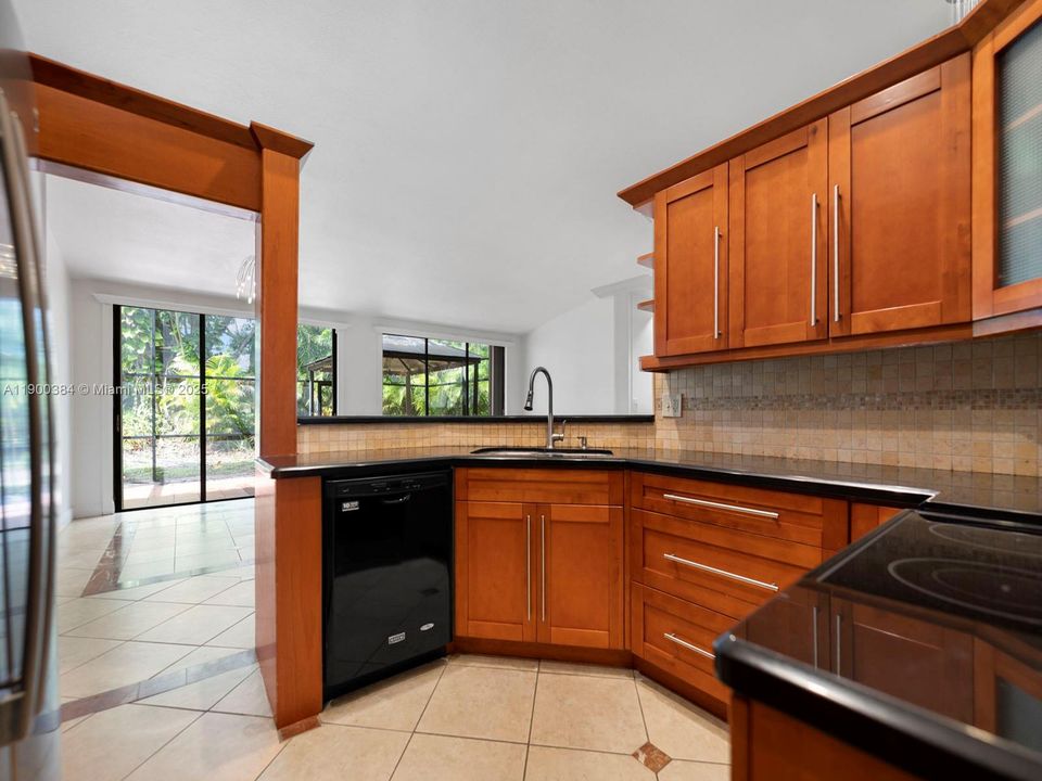 Recently Rented: $3,900 (4 beds, 2 baths, 1524 Square Feet)