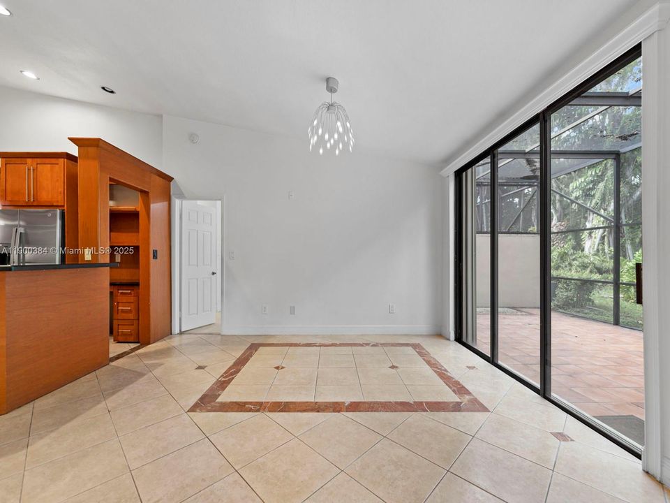 Recently Rented: $3,900 (4 beds, 2 baths, 1524 Square Feet)