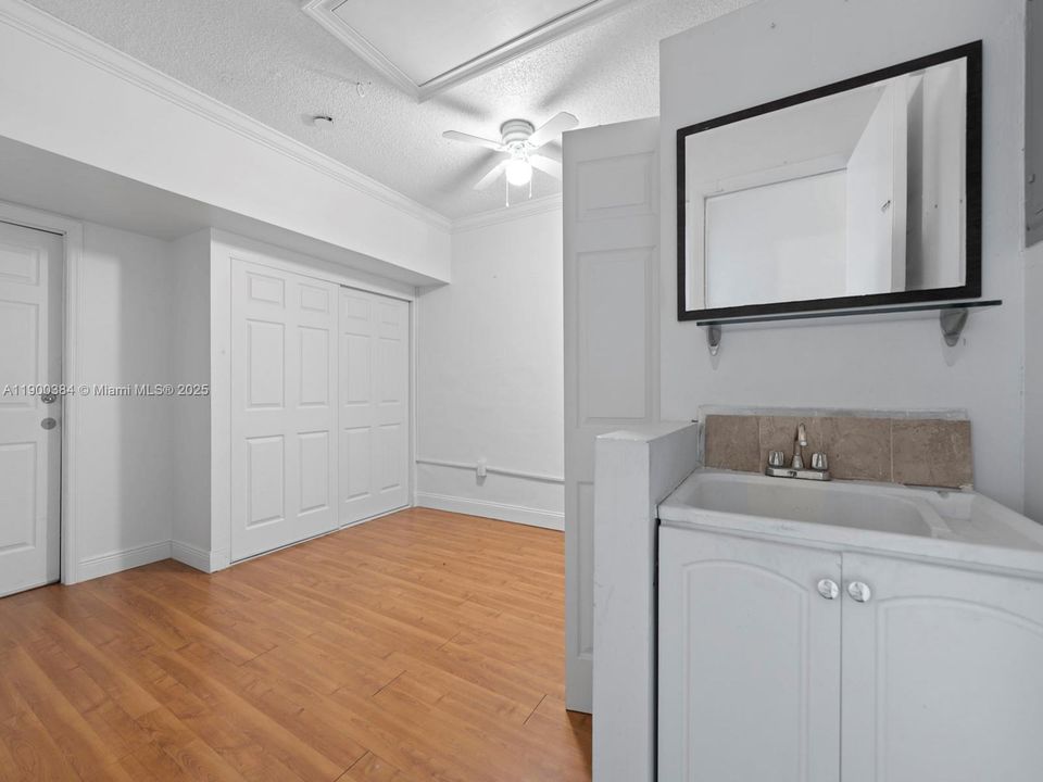 Recently Rented: $3,900 (4 beds, 2 baths, 1524 Square Feet)