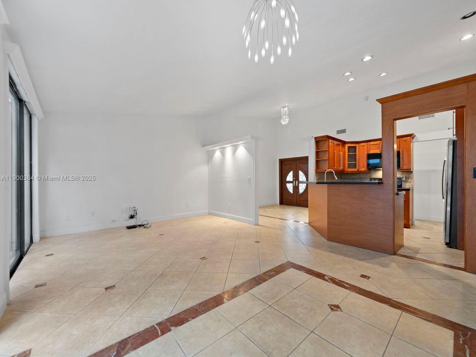 Recently Rented: $3,900 (4 beds, 2 baths, 1524 Square Feet)