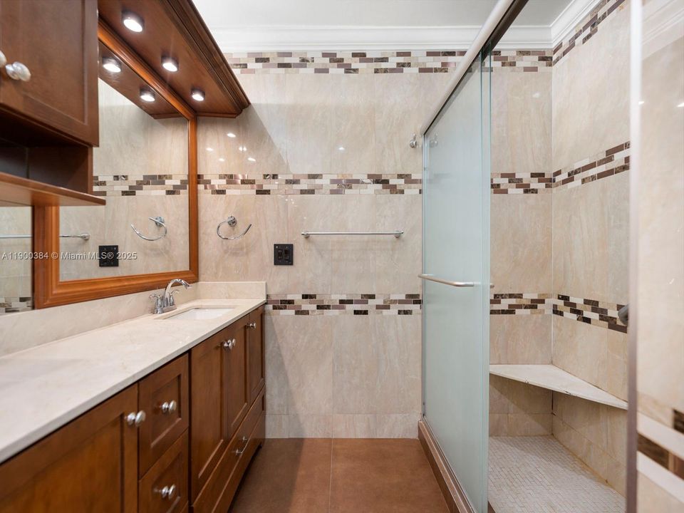 Recently Rented: $3,900 (4 beds, 2 baths, 1524 Square Feet)