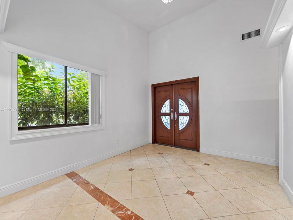 Recently Rented: $3,900 (4 beds, 2 baths, 1524 Square Feet)