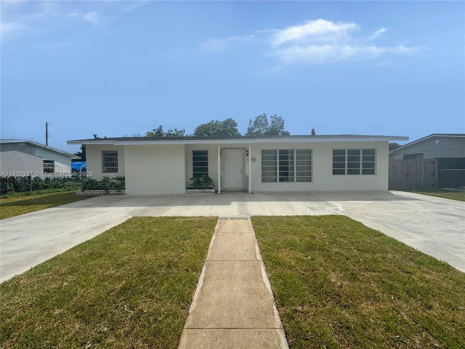 Active With Contract: $549,900 (4 beds, 2 baths, 1424 Square Feet)