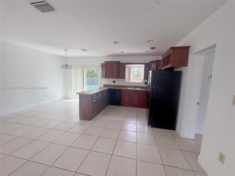 Active With Contract: $549,900 (4 beds, 2 baths, 1424 Square Feet)