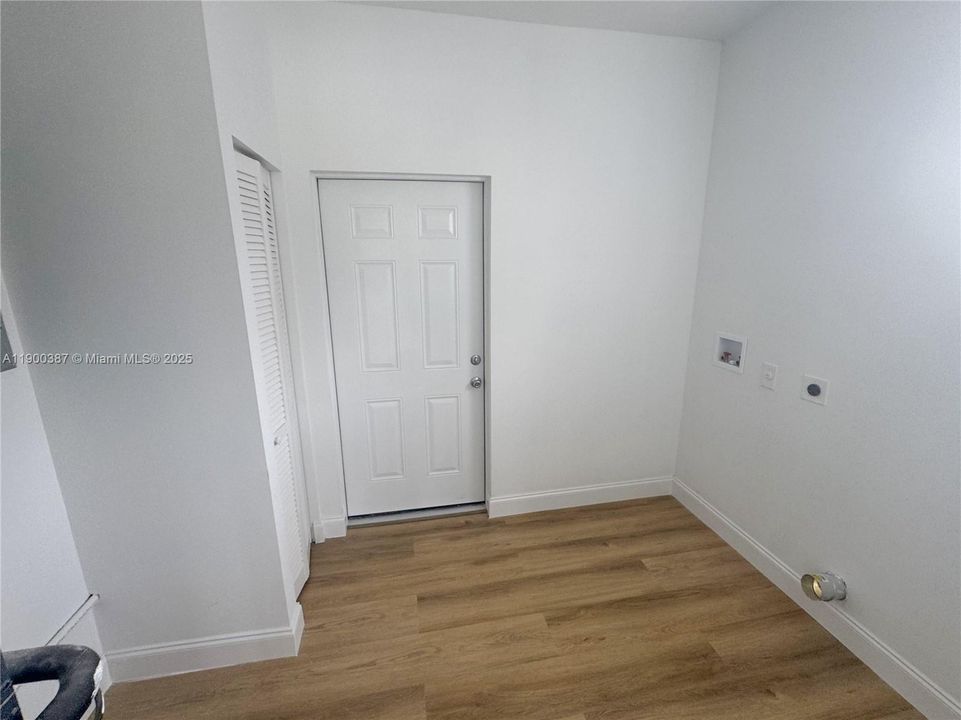 Active With Contract: $549,900 (4 beds, 2 baths, 1424 Square Feet)