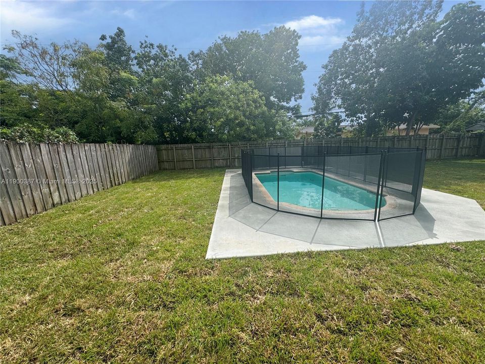 Active With Contract: $549,900 (4 beds, 2 baths, 1424 Square Feet)