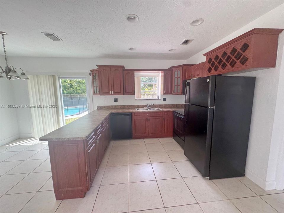 Active With Contract: $549,900 (4 beds, 2 baths, 1424 Square Feet)