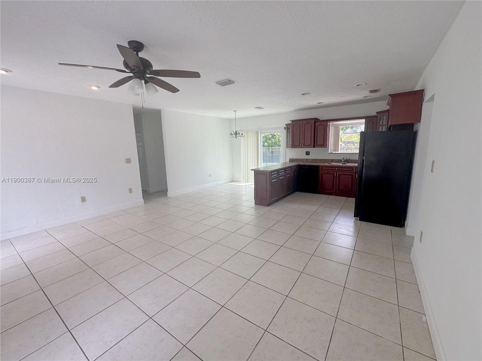 Active With Contract: $549,900 (4 beds, 2 baths, 1424 Square Feet)