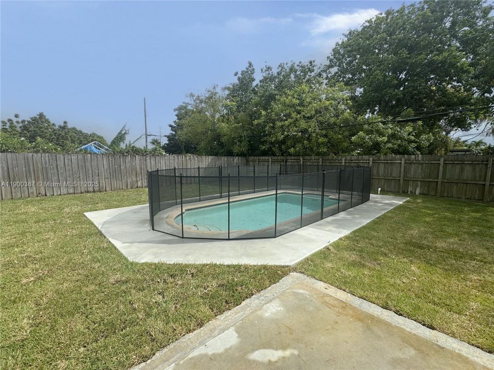 Active With Contract: $549,900 (4 beds, 2 baths, 1424 Square Feet)