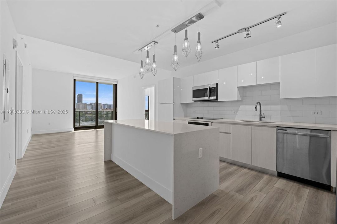 Active With Contract: $3,792 (2 beds, 2 baths, 1264 Square Feet)