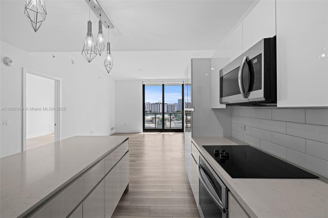 Active With Contract: $3,792 (2 beds, 2 baths, 1264 Square Feet)