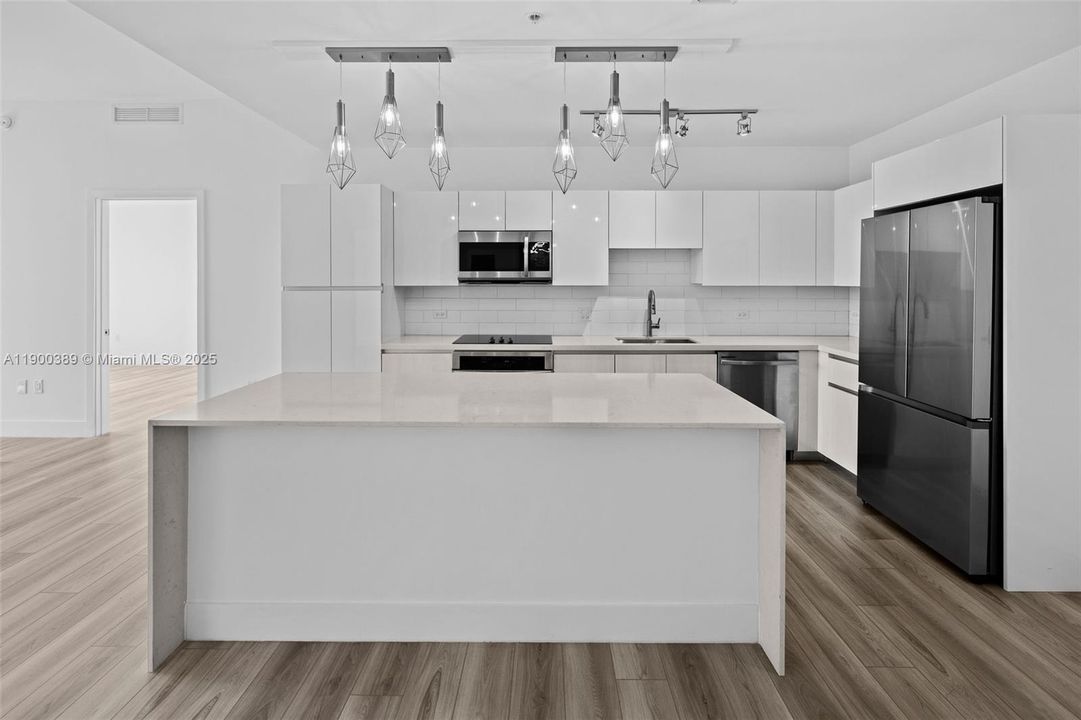 Active With Contract: $3,792 (2 beds, 2 baths, 1264 Square Feet)