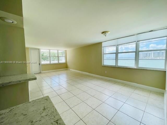 For Rent: $3,225 (2 beds, 2 baths, 1100 Square Feet)
