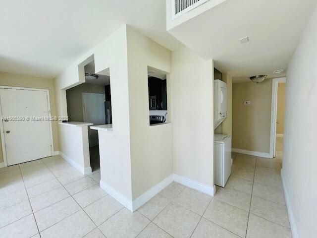 For Rent: $3,225 (2 beds, 2 baths, 1100 Square Feet)