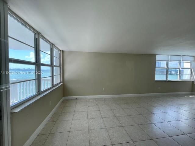 For Rent: $3,225 (2 beds, 2 baths, 1100 Square Feet)