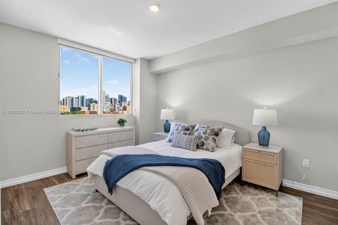 For Sale: $375,000 (1 beds, 1 baths, 716 Square Feet)