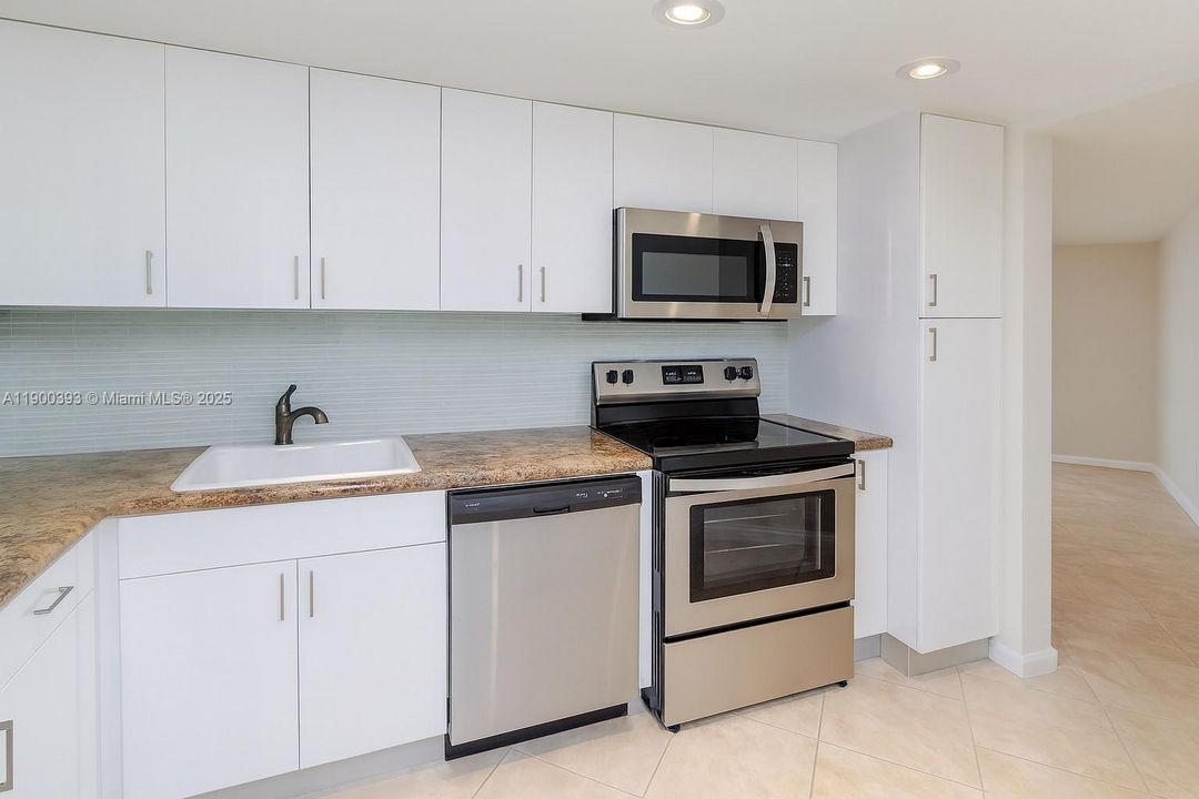 Недавно продано: $234,000 (2 спален, 2 ванн, 1081 Квадратных фут)