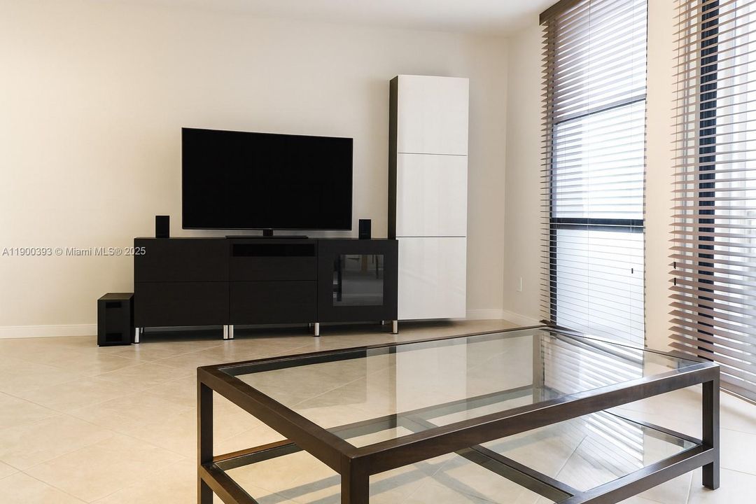 Недавно продано: $234,000 (2 спален, 2 ванн, 1081 Квадратных фут)