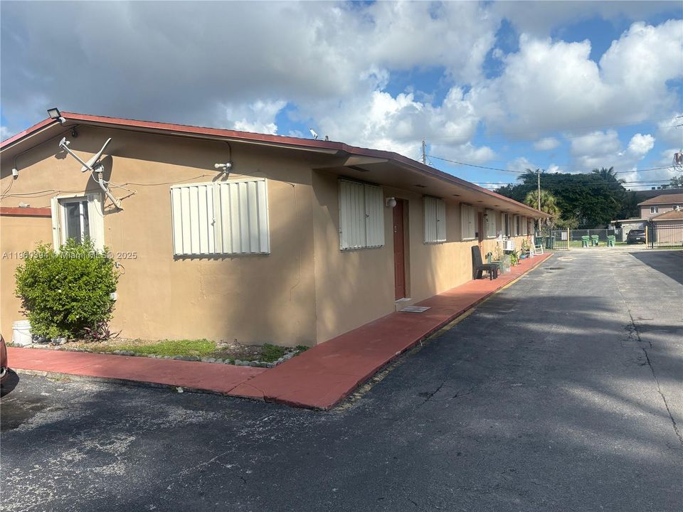 待售: $1,750,000 (0 贝兹, 0 浴室, 3618 平方英尺)