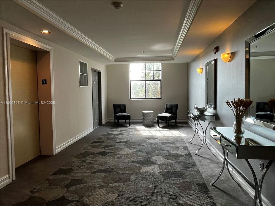 For Rent: $2,150 (1 beds, 1 baths, 755 Square Feet)