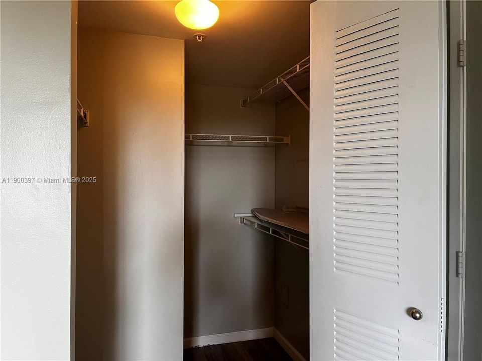 For Rent: $2,150 (1 beds, 1 baths, 755 Square Feet)