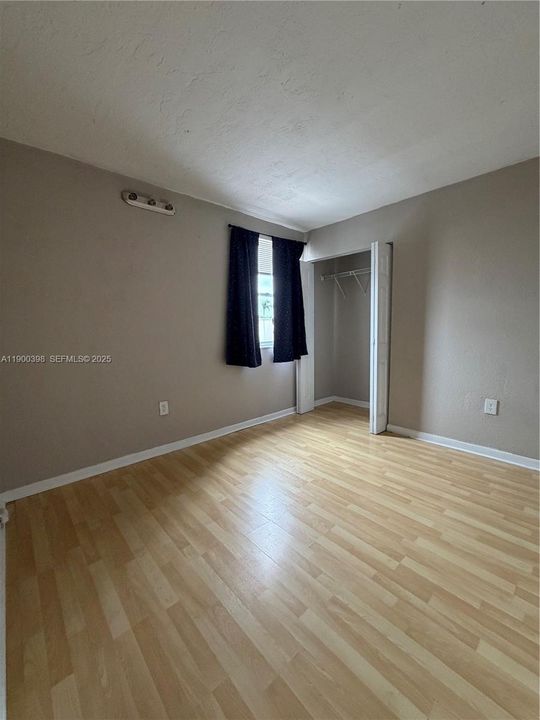 For Rent: $2,800 (3 beds, 2 baths, 1270 Square Feet)
