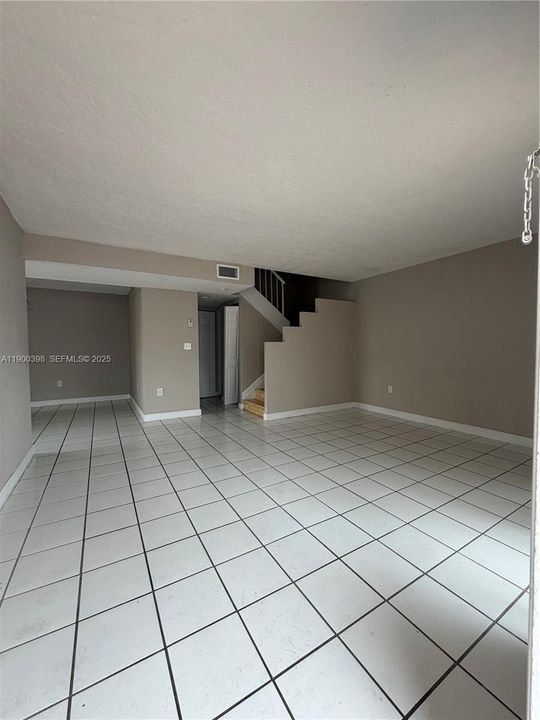 For Rent: $2,800 (3 beds, 2 baths, 1270 Square Feet)
