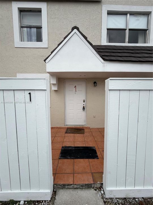 For Rent: $2,800 (3 beds, 2 baths, 1270 Square Feet)