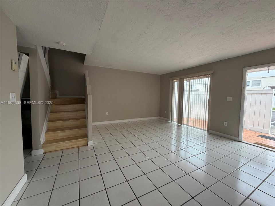 For Rent: $2,800 (3 beds, 2 baths, 1270 Square Feet)