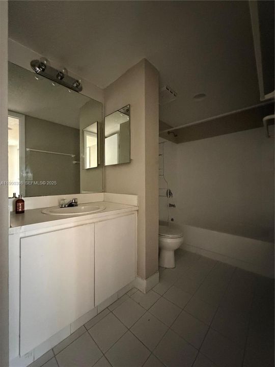 For Rent: $2,800 (3 beds, 2 baths, 1270 Square Feet)