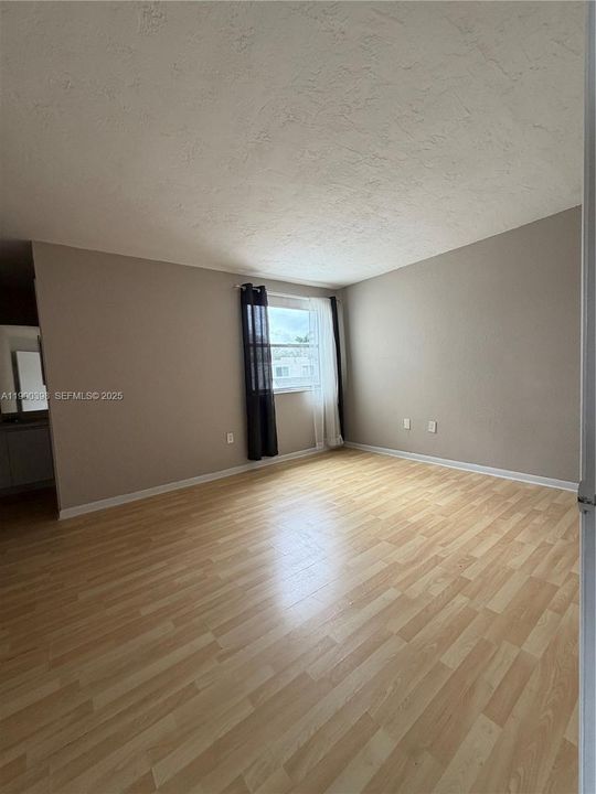 For Rent: $2,800 (3 beds, 2 baths, 1270 Square Feet)
