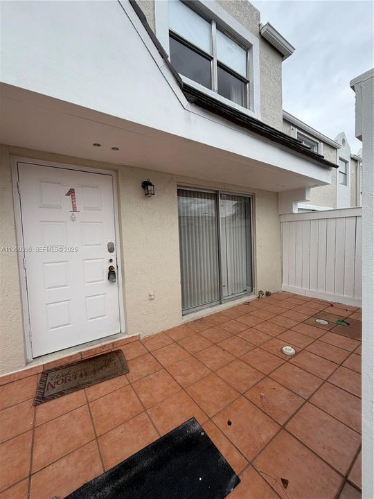 For Rent: $2,800 (3 beds, 2 baths, 1270 Square Feet)