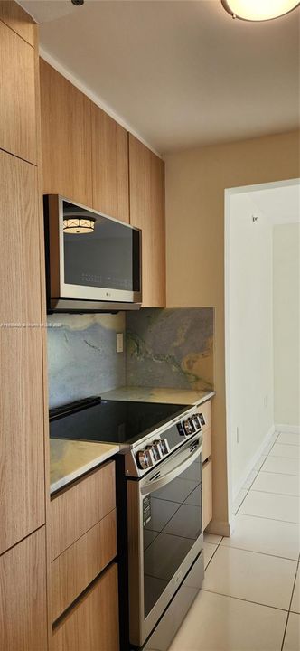 For Rent: $2,600 (2 beds, 2 baths, 920 Square Feet)