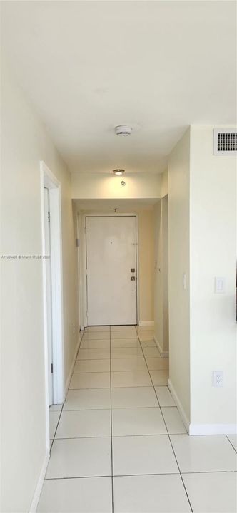 For Rent: $2,600 (2 beds, 2 baths, 920 Square Feet)