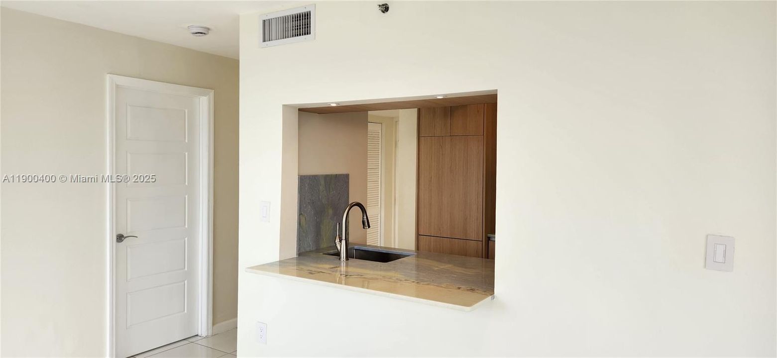 For Rent: $2,600 (2 beds, 2 baths, 920 Square Feet)