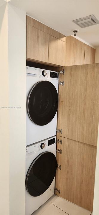 For Rent: $2,600 (2 beds, 2 baths, 920 Square Feet)