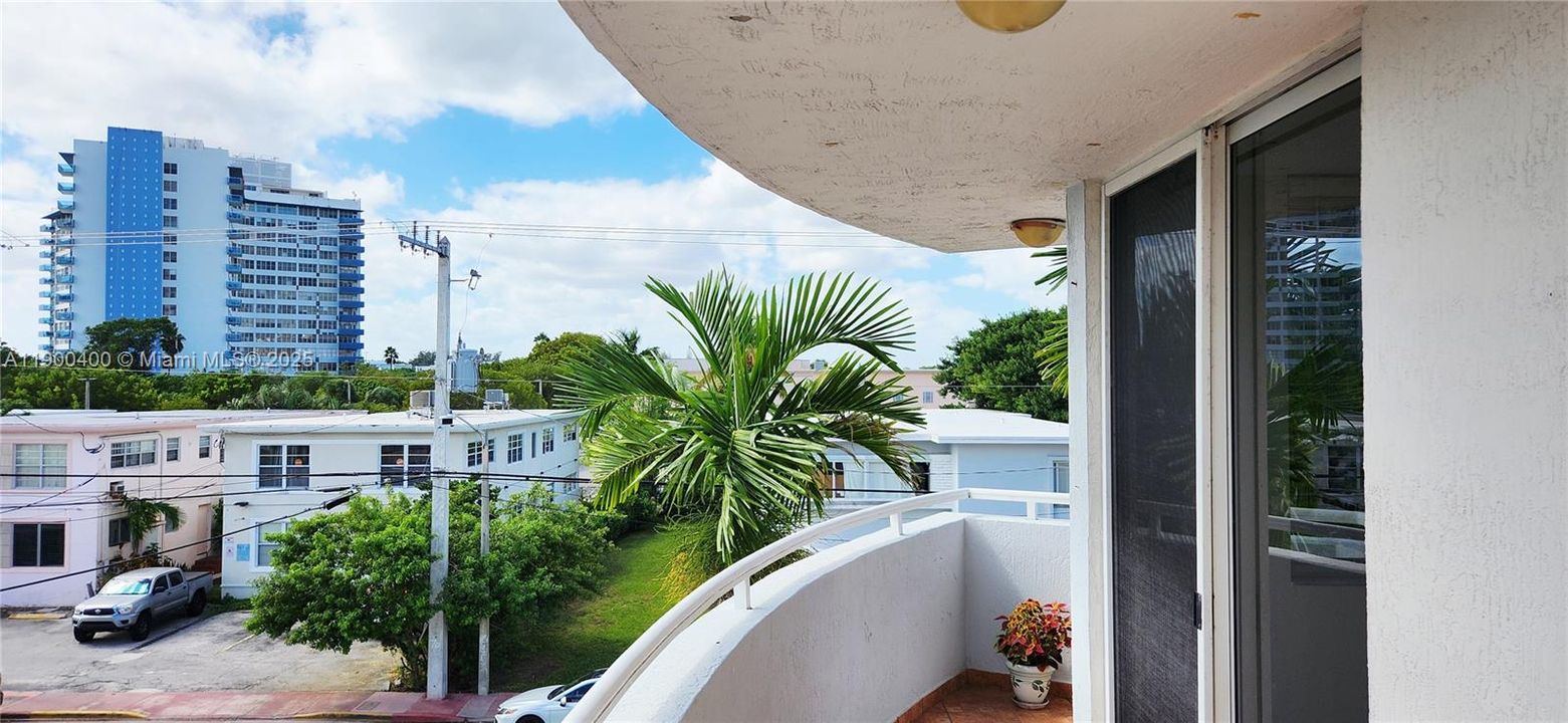 For Rent: $2,600 (2 beds, 2 baths, 920 Square Feet)