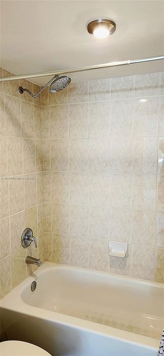 For Rent: $2,600 (2 beds, 2 baths, 920 Square Feet)