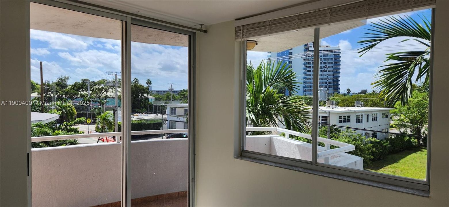 For Rent: $2,600 (2 beds, 2 baths, 920 Square Feet)