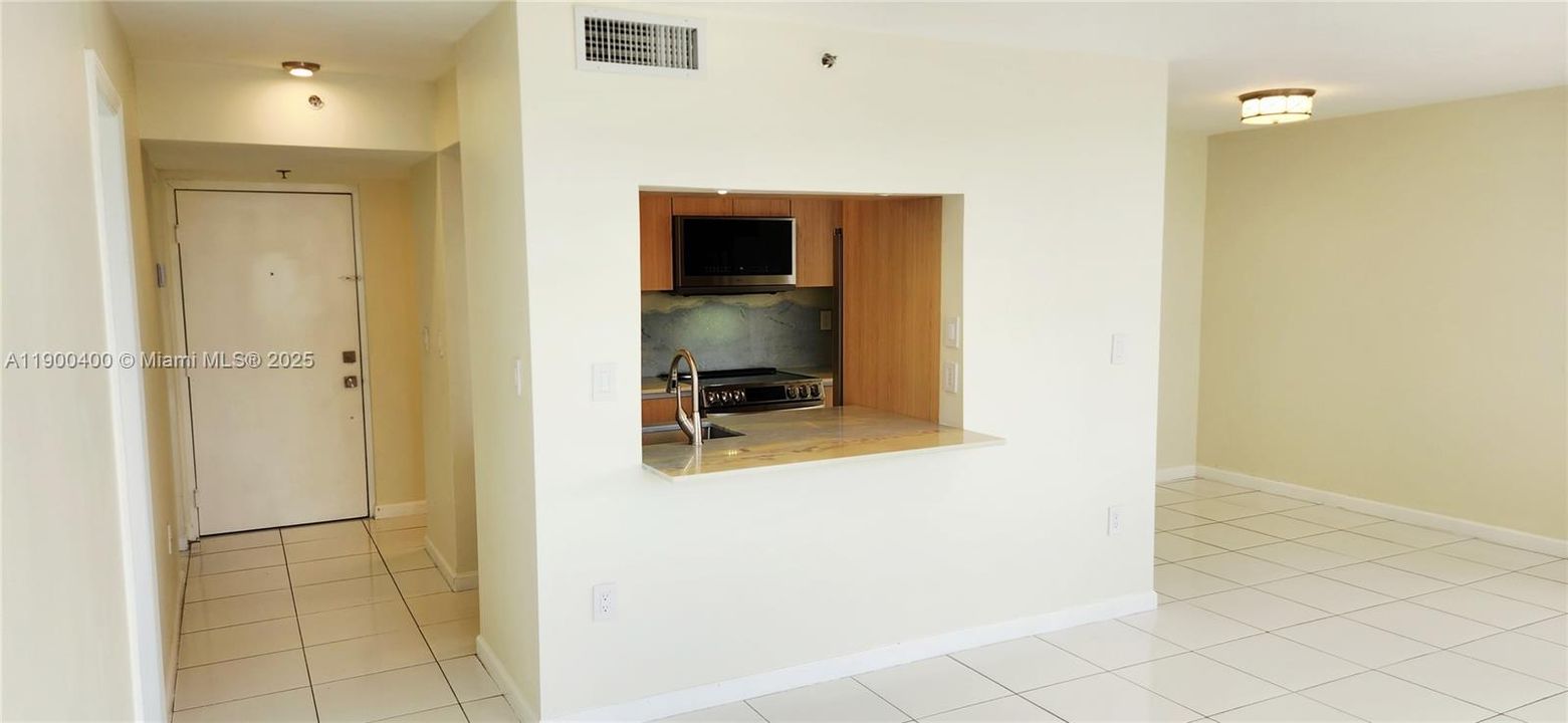 For Rent: $2,600 (2 beds, 2 baths, 920 Square Feet)