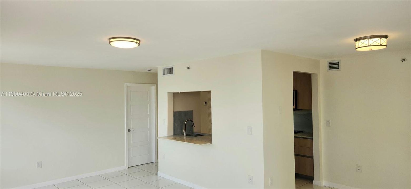 For Rent: $2,600 (2 beds, 2 baths, 920 Square Feet)