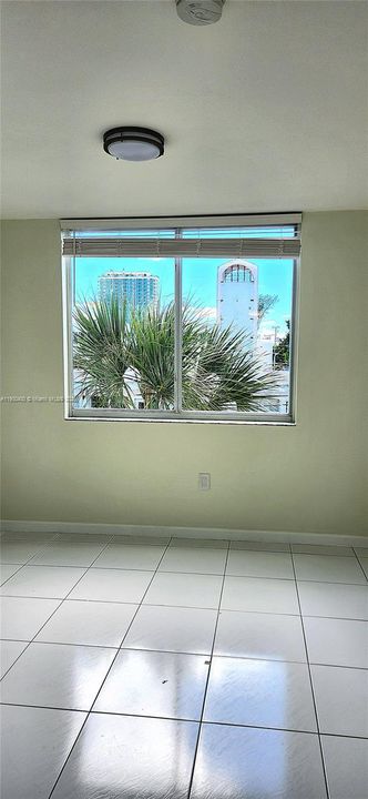 For Rent: $2,600 (2 beds, 2 baths, 920 Square Feet)