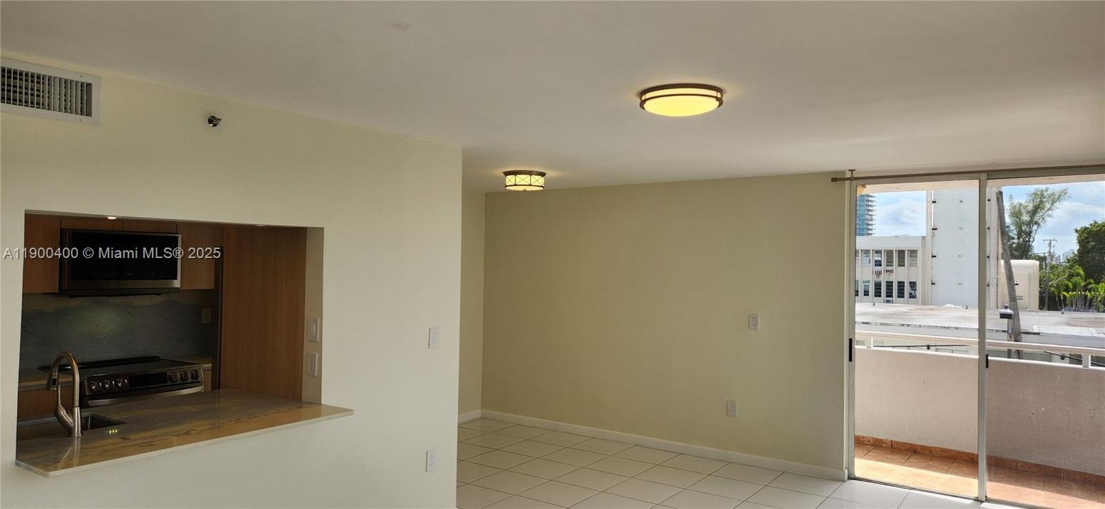 For Rent: $2,600 (2 beds, 2 baths, 920 Square Feet)