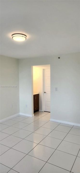 For Rent: $2,600 (2 beds, 2 baths, 920 Square Feet)
