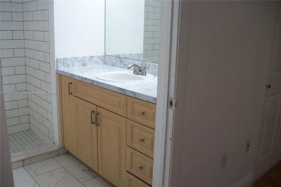 Recently Rented: $2,990 (3 beds, 2 baths, 1180 Square Feet)