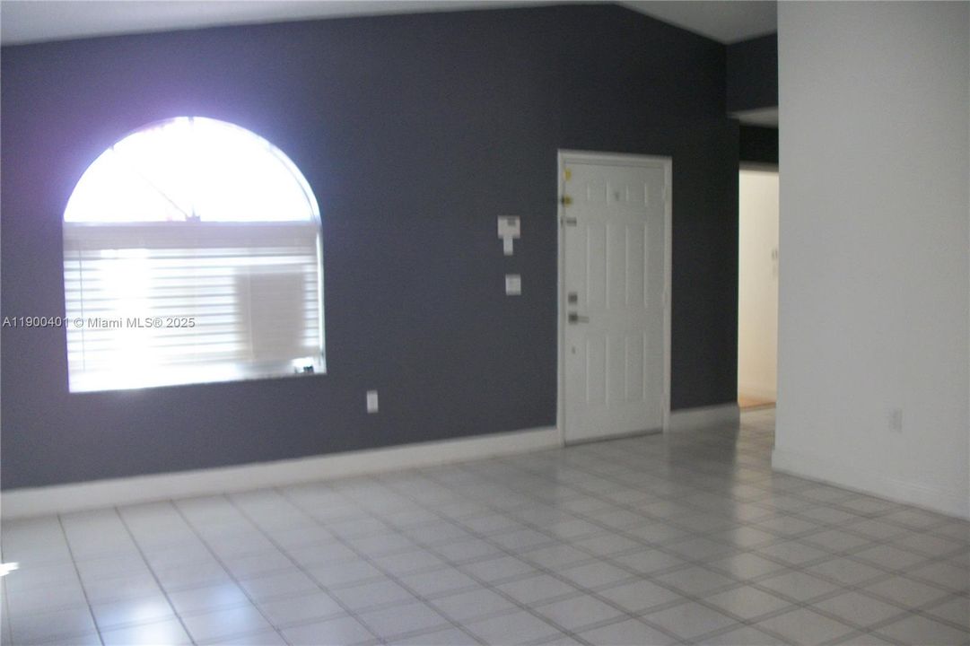 Recently Rented: $2,990 (3 beds, 2 baths, 1180 Square Feet)