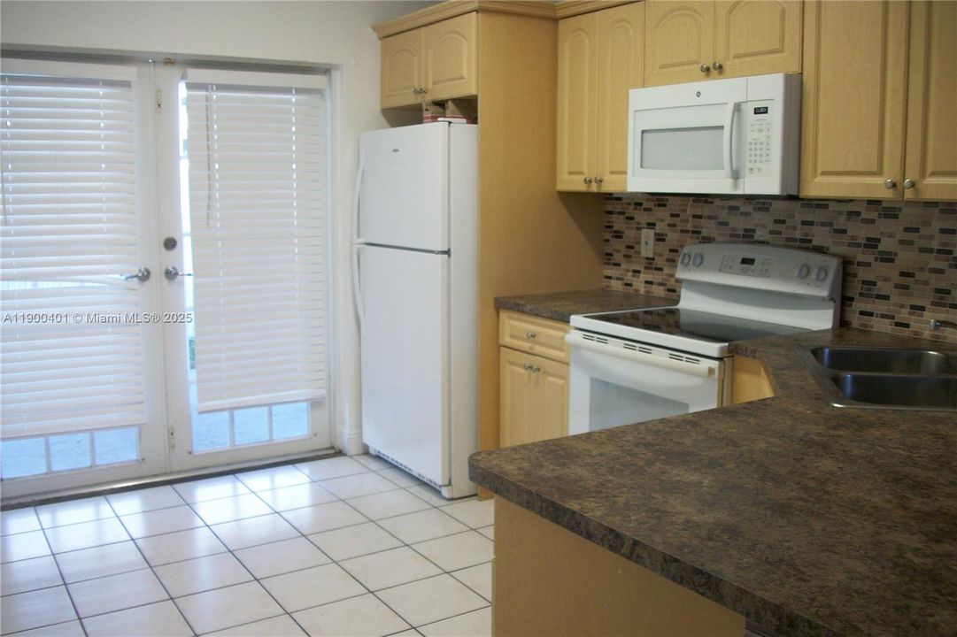 Recently Rented: $2,990 (3 beds, 2 baths, 1180 Square Feet)